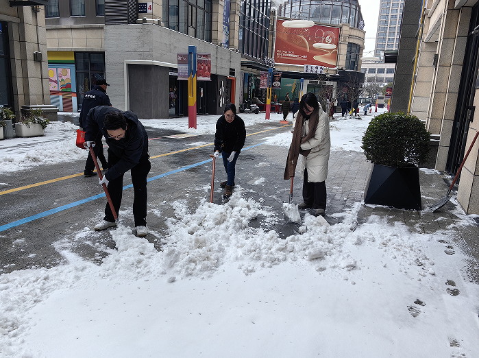 以雪為令顯擔當，黨群同心暖寒冬_看圖王.jpg