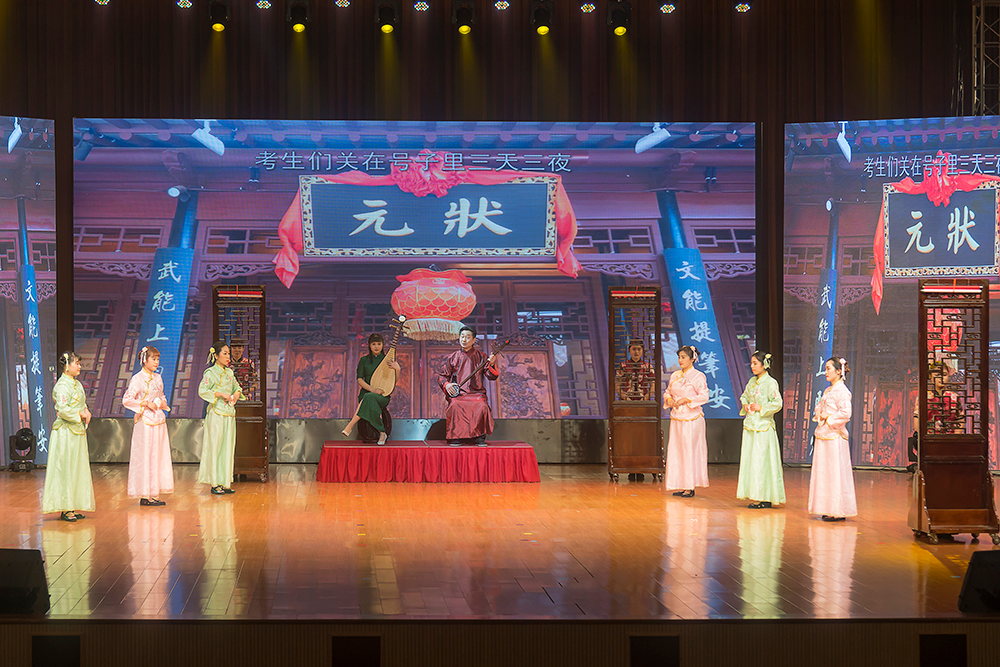 2018年揚(yáng)子江集團(tuán)學(xué)先進(jìn)&middot;迎新春&middot;匯報會 圖片集錦-8.jpg